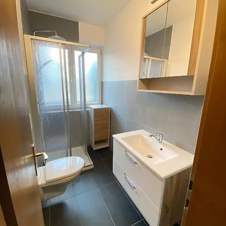 Haus Bergfriede, Christian 奥布施泰希